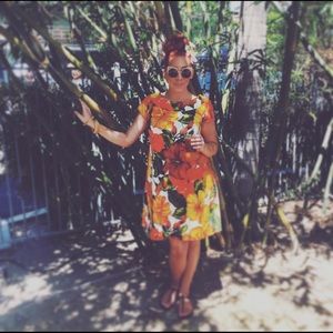 Vintage 1960s Hawaiian print dress